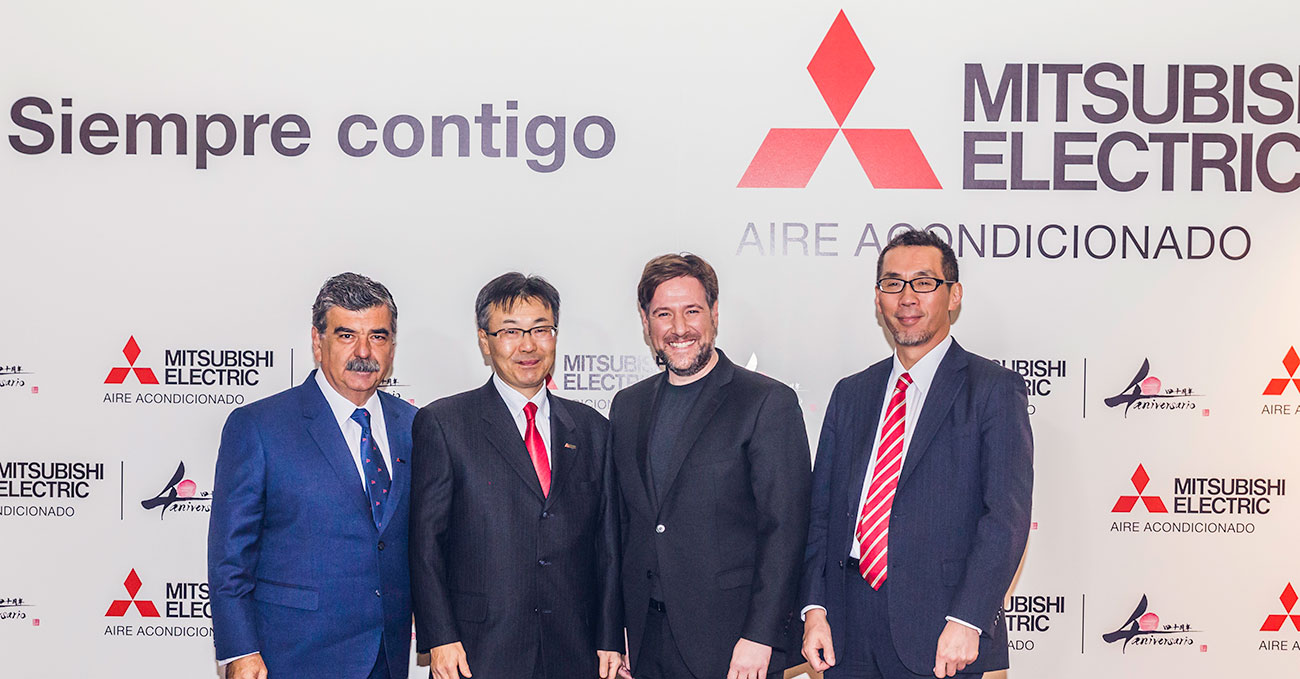 De izq a der. Pedro Ruiz Masami Kusano C. Latre y Masahiko Konishi