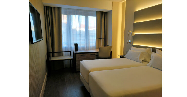 GrupoVía Habitación NH requena y yplaza webnp