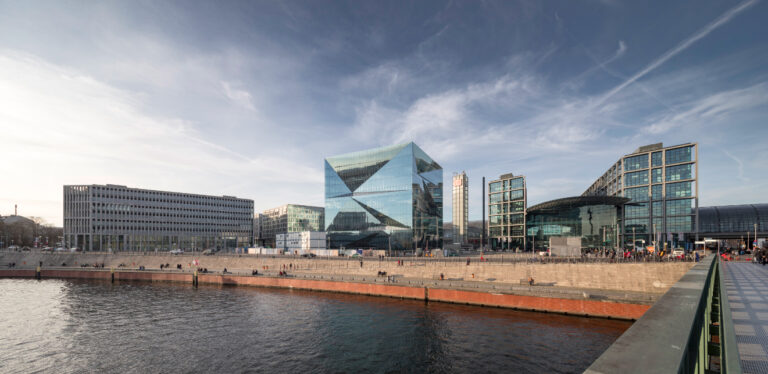 37275 cube Berlinweb