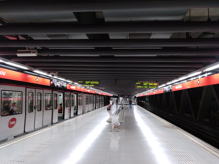 Andenes en el metro de Barcelonaweb2