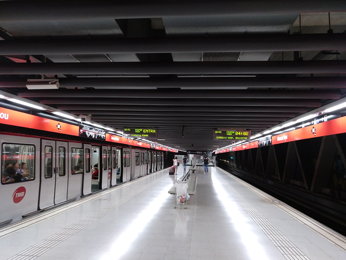 Andenes en el metro de Barcelonaweb2