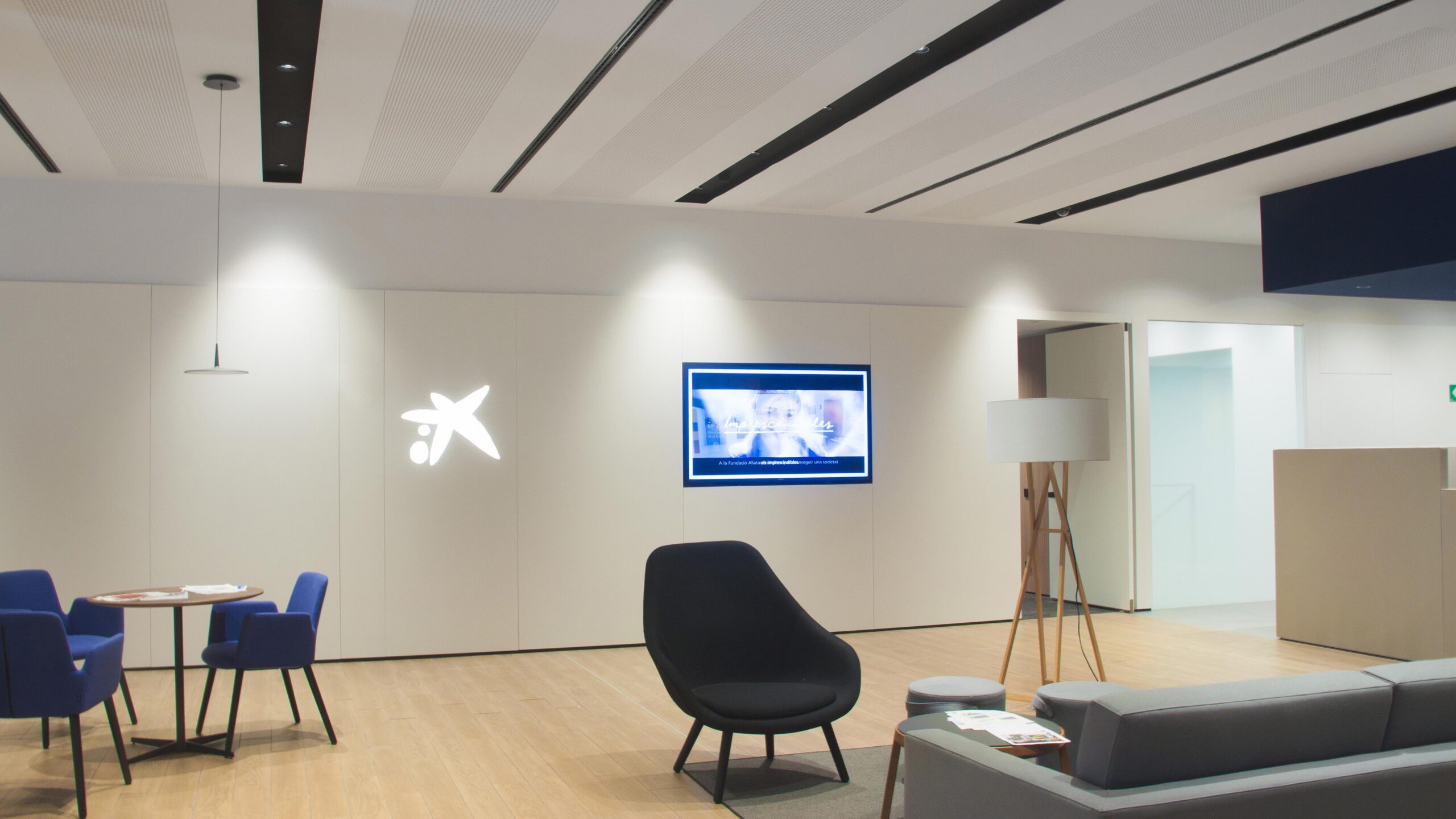 85 NUEVAS OFICINAS CAIXABANK ILUMINADAS EN 2020 POR GRUPO MCI 2 DOWNITO 90 CAIXABANK 4