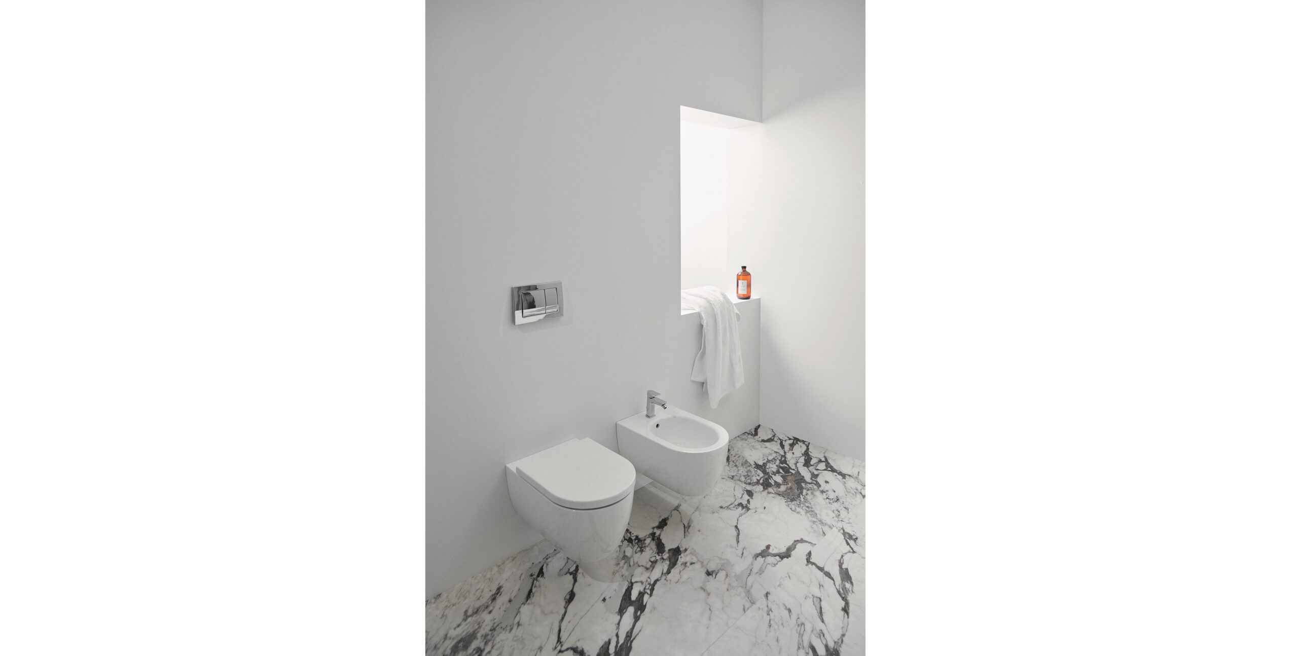 Blend Curve wall hung