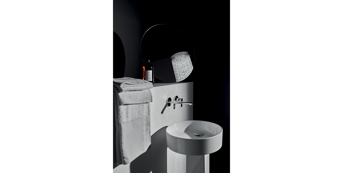 Conca round vessel 45 cm and free standing pedestal Joy wall mounted basin mixer