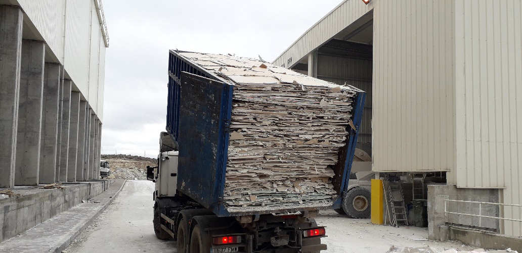 Campus Acciona, un proyecto de edificación sostenible con el servicio de Reciclaje #PYL de Saint-Gobain Placo 3 20200128 descarga contenedor 30 m3 ed.Cantabria.Perfox