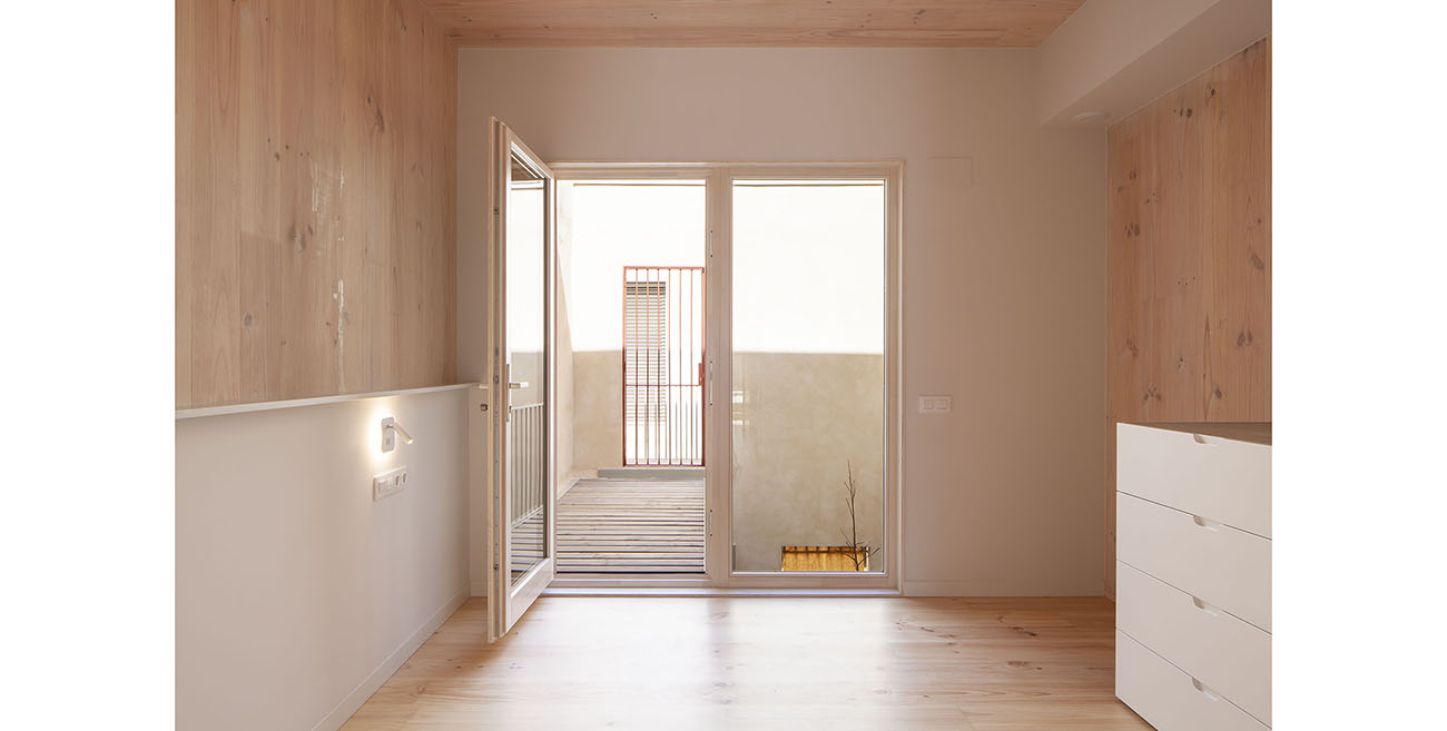House Habitat entrega una casa biopasiva de 3 plantas con estructura de madera en el centro de Sabadell 3 3 vvivienda sabadell interior