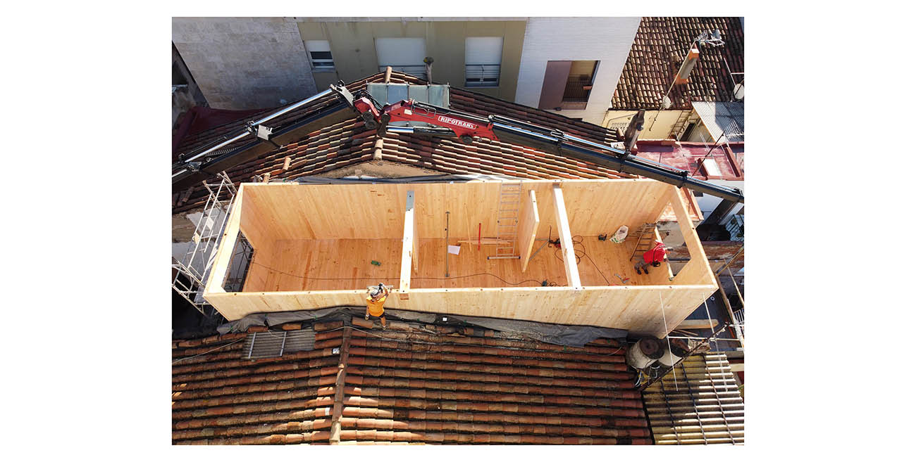 House Habitat entrega una casa biopasiva de 3 plantas con estructura de madera en el centro de Sabadell 2 house habitat sabadell