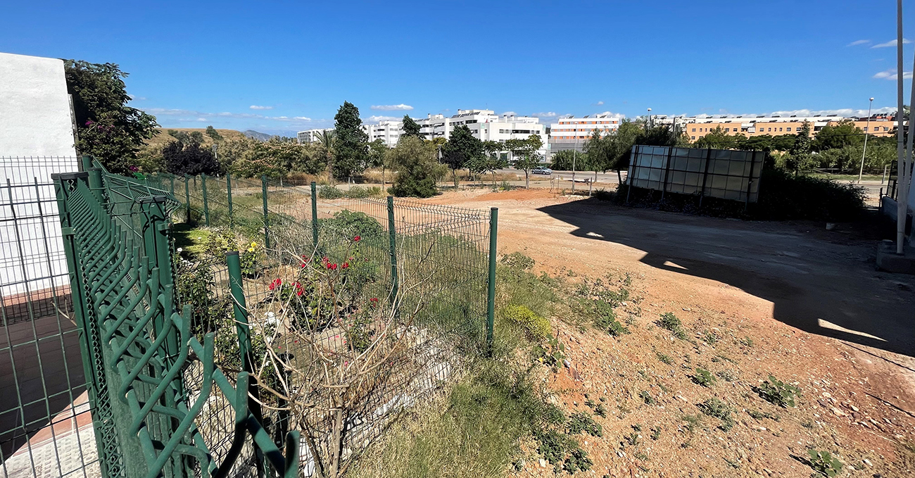 GRUPO LAR INVIERTE 34,4 MILLONES DE EUROS EN ANDALUCÍA 1 Solar adquirido en Málaga por Grupo Lar