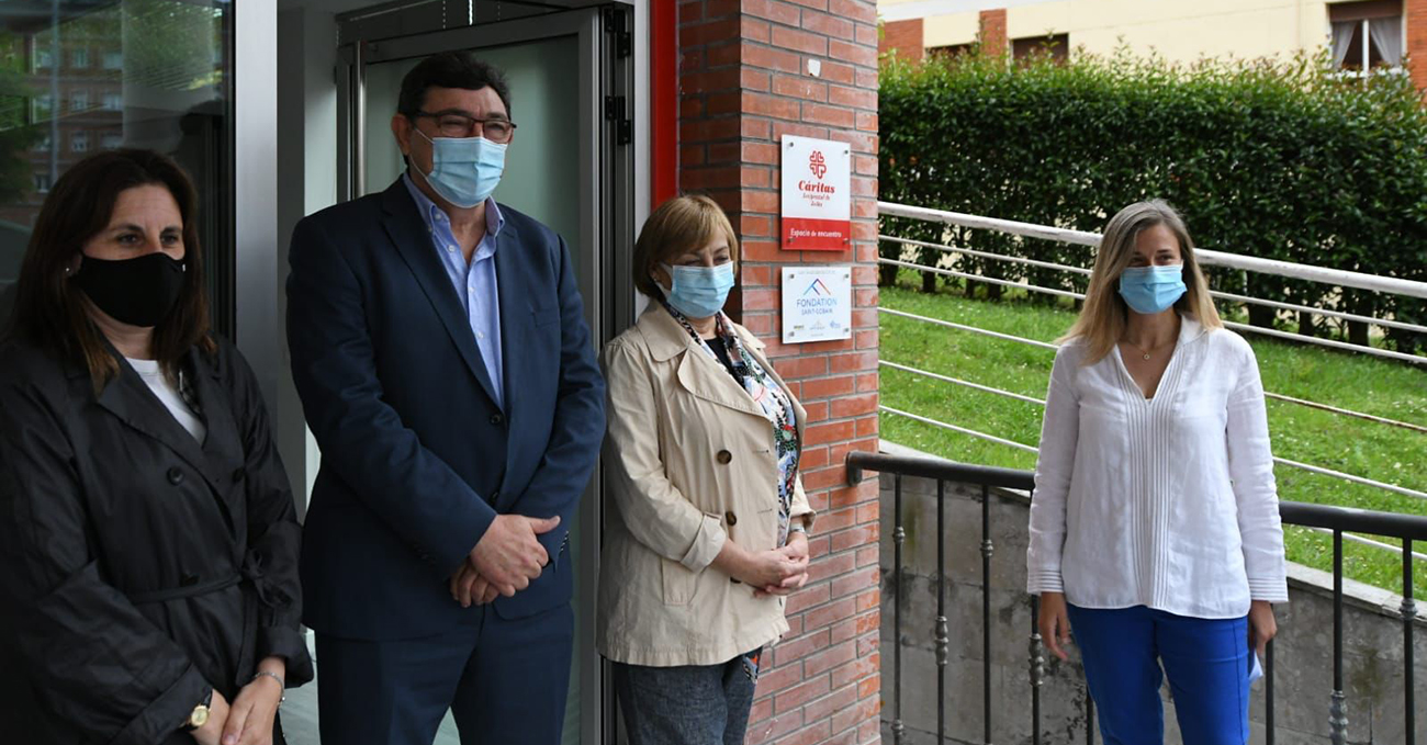 SAINT-GOBAIN BUILDING GLASS, colabora con Cáritas Arciprestal de Avilés en un nuevo espacio de encuentro y formativo 1 aviles caritas entrada