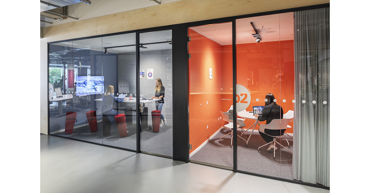 Una iluminación flexible para un entorno de cotrabajo eficaz: cómo crear espacios de trabajo compartidos que se adapten a las diferentes necesidades de varios usuarios 2 ERCO Co Working 002