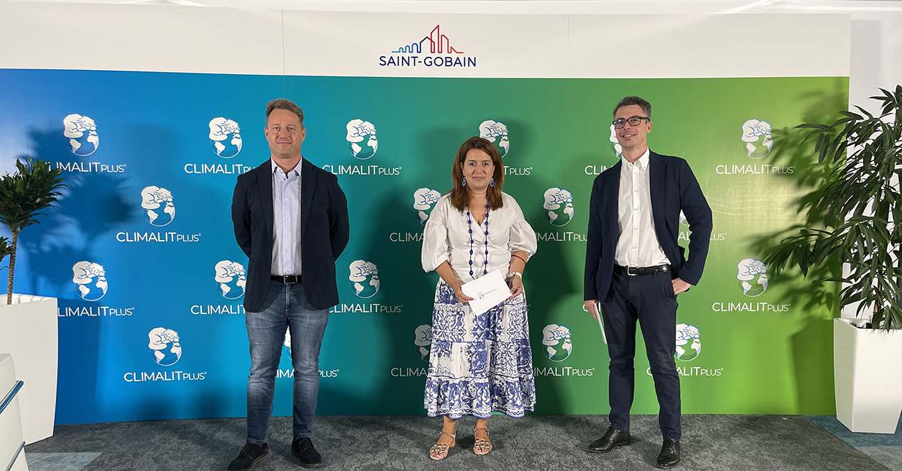 Danel Mencía Director General de PROCOMSA Azucena Rojas directora de comunicación de Saint Gobain BUILDING GLASS yDavid Blanco manager de CITAV de Saint Gobain Building