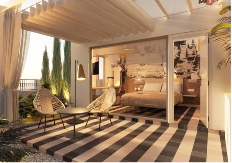 IMG1 REQUENA Y PLAZA inaugura el nuevo Room007 Select Tetuan en Sevilla 1