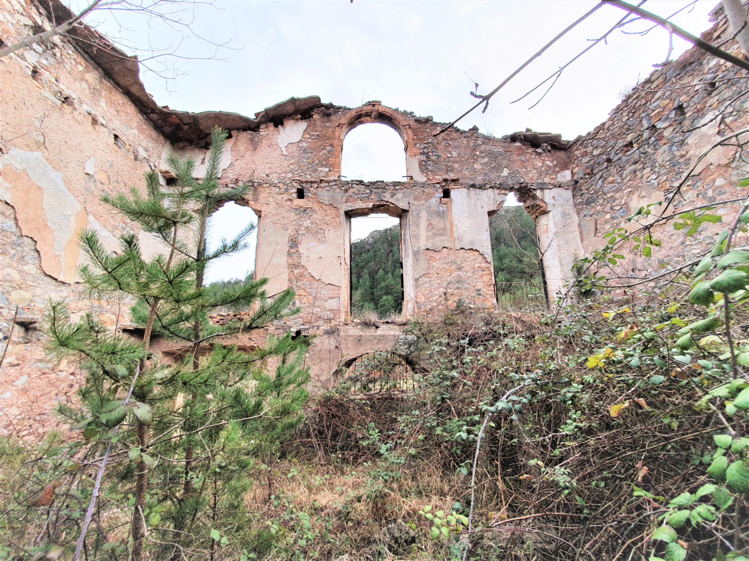 Una masía catalana en ruinas se transforma en una vivienda totalmente autosuficiente 2 20200229 172226 scaled