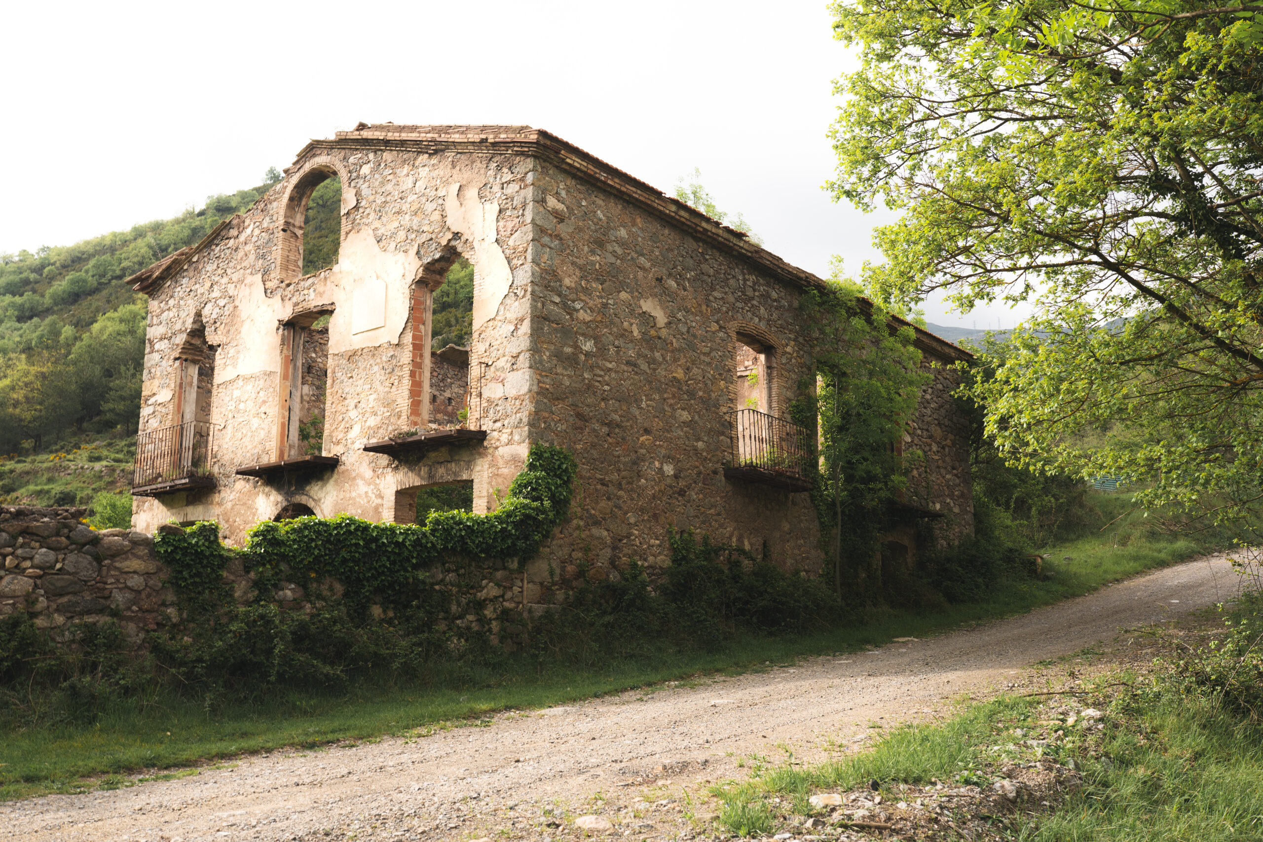 Una masía catalana en ruinas se transforma en una vivienda totalmente autosuficiente 1 20200507 A7309401 1 scaled 1
