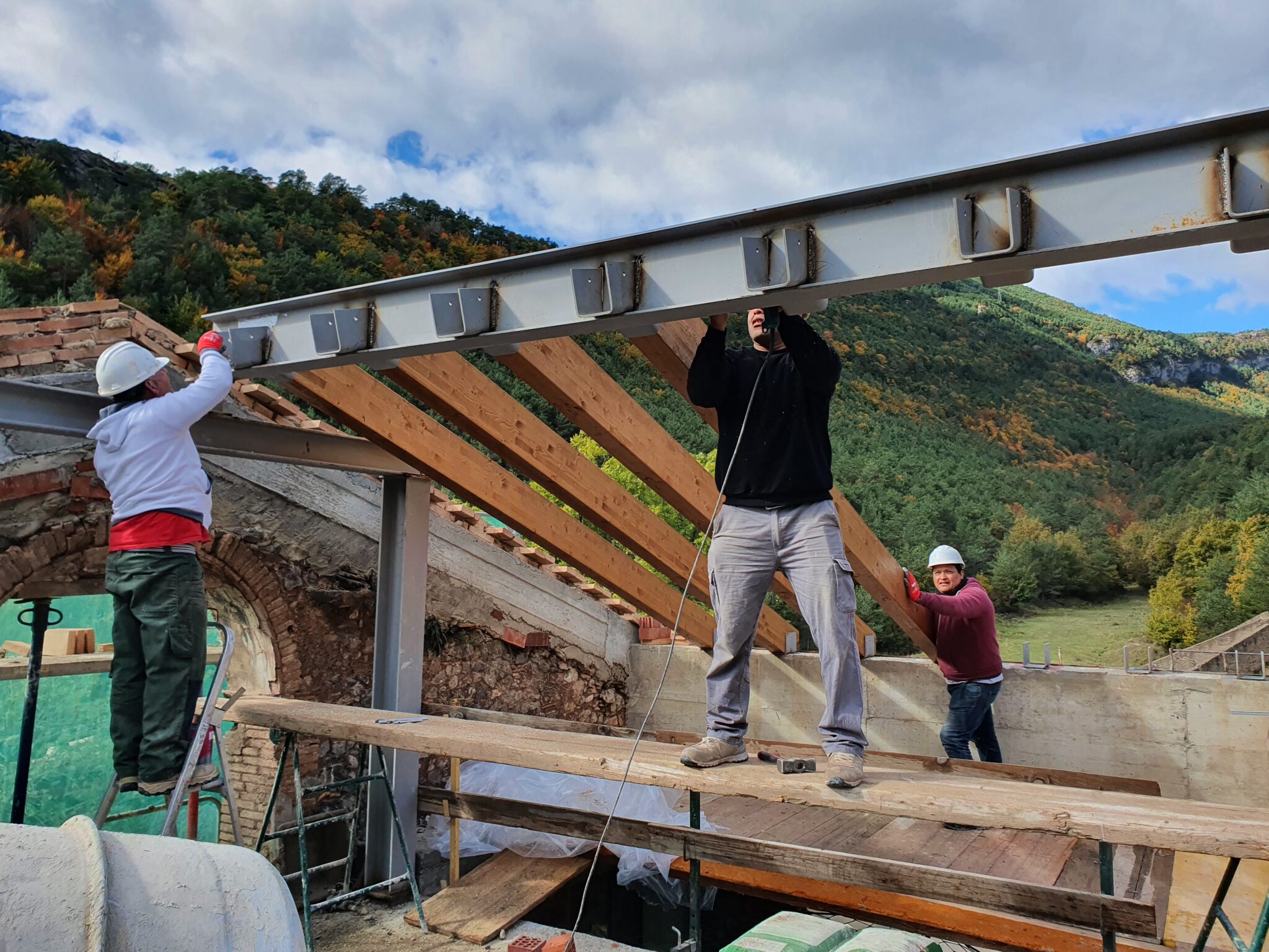 Una masía catalana en ruinas se transforma en una vivienda totalmente autosuficiente 6 20201015 122452 2048x1536 1