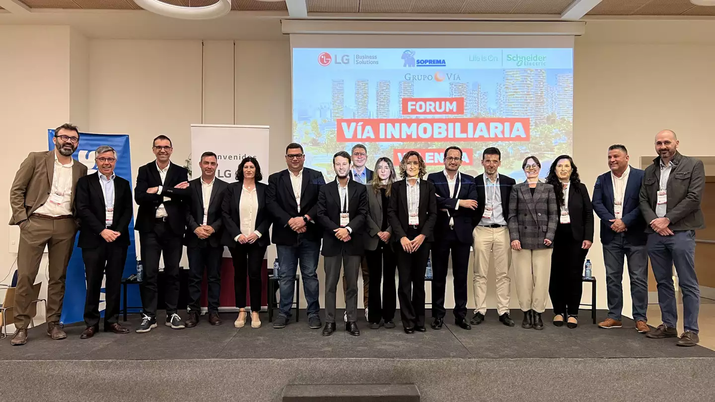 Familia_Forum_Vía_Inmobiliaria_Valencia_25_Abril_2024_Grupo_Vía