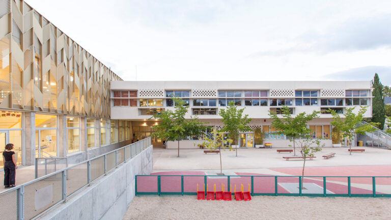 ALE ESTUDIO Liceo frances Fachada sur web