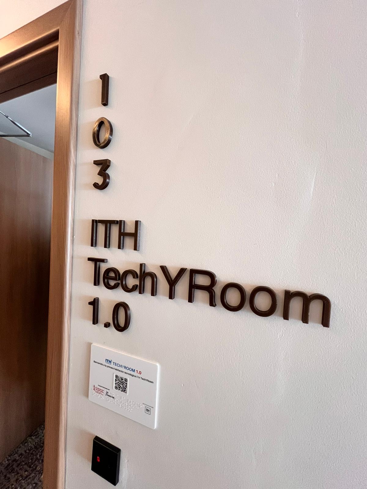 Pinturas Macy pinta la habitación del hotel del futuro en Benidorm 2 b6fad1d9 6f8d 47b0 9bd1 579d733ce690