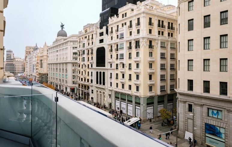 “De Madrid al cielo”: el hotel con una de las mejores vistas de la capital cuenta con barandillas de Comenza 4 4 1