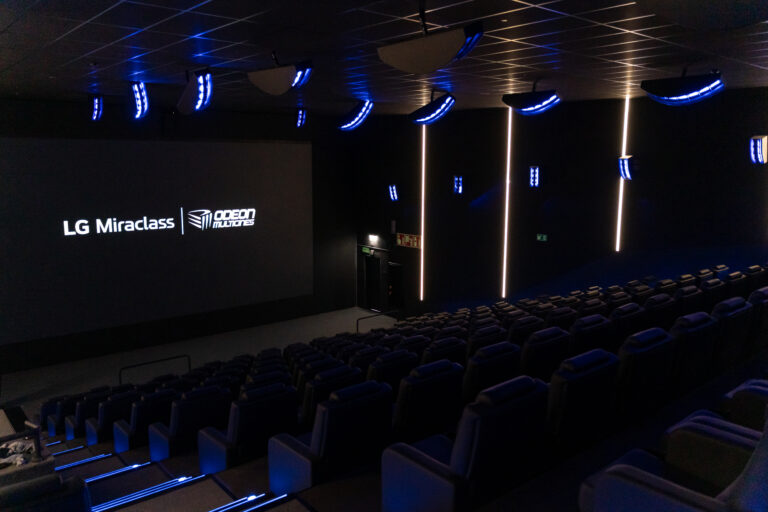 Noticias 11 LG DM Cine