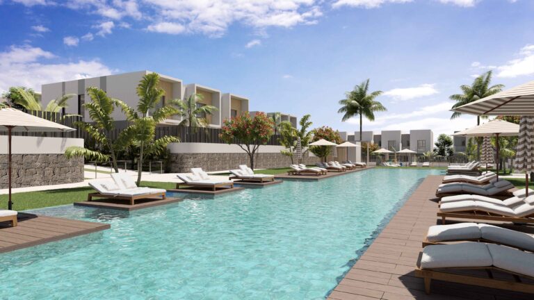 Piscina de la promocion Oase de AEDAS Homes en la zona de Meloneras en San Bartolome de Tirajana Gran Canaria