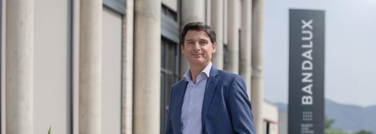 jorgearteagabandaluxportada scaled e1751528668673