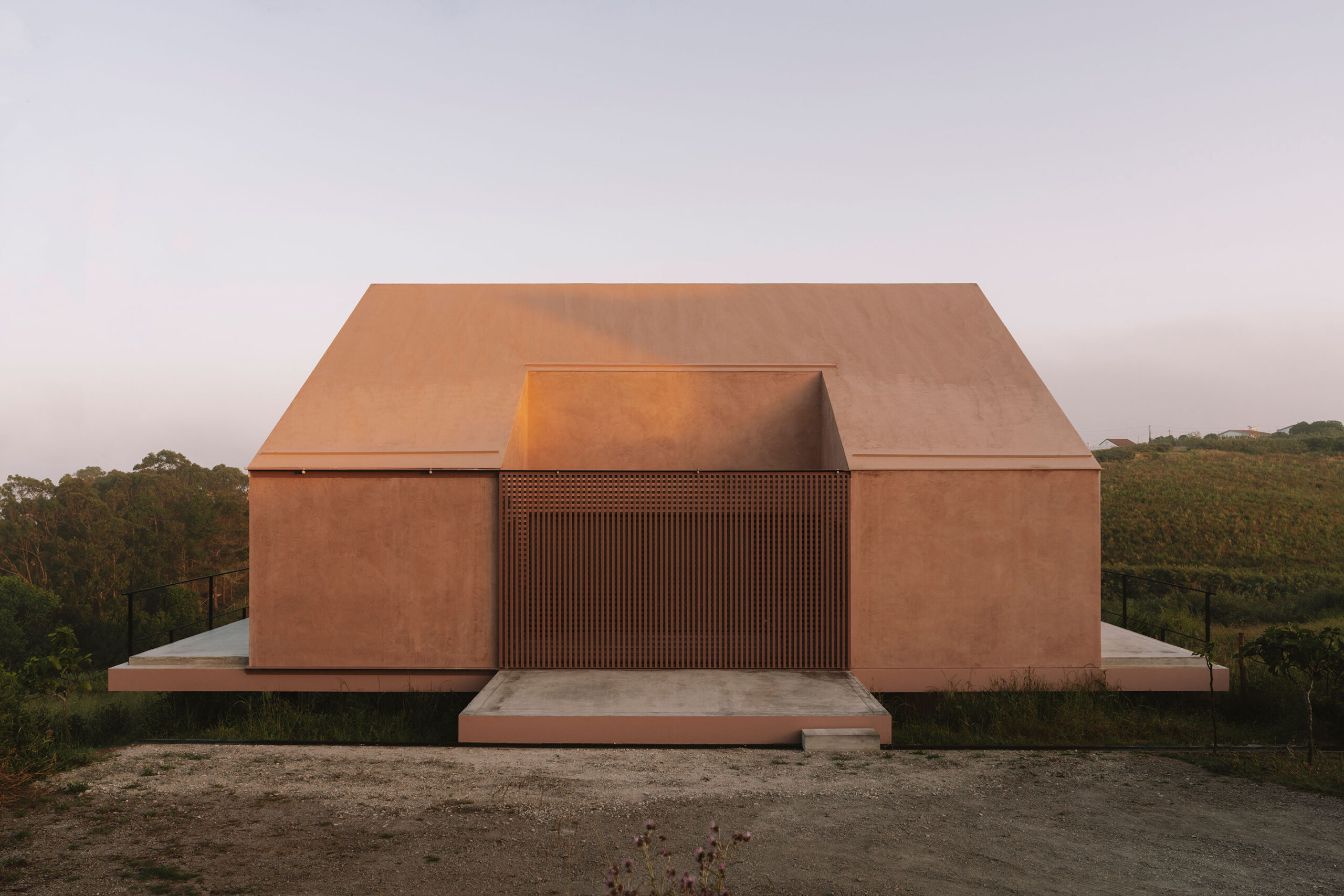 Casa Plaj, de Extrastudio: simplicidade radical junto ao Atlântico em Lourinhã