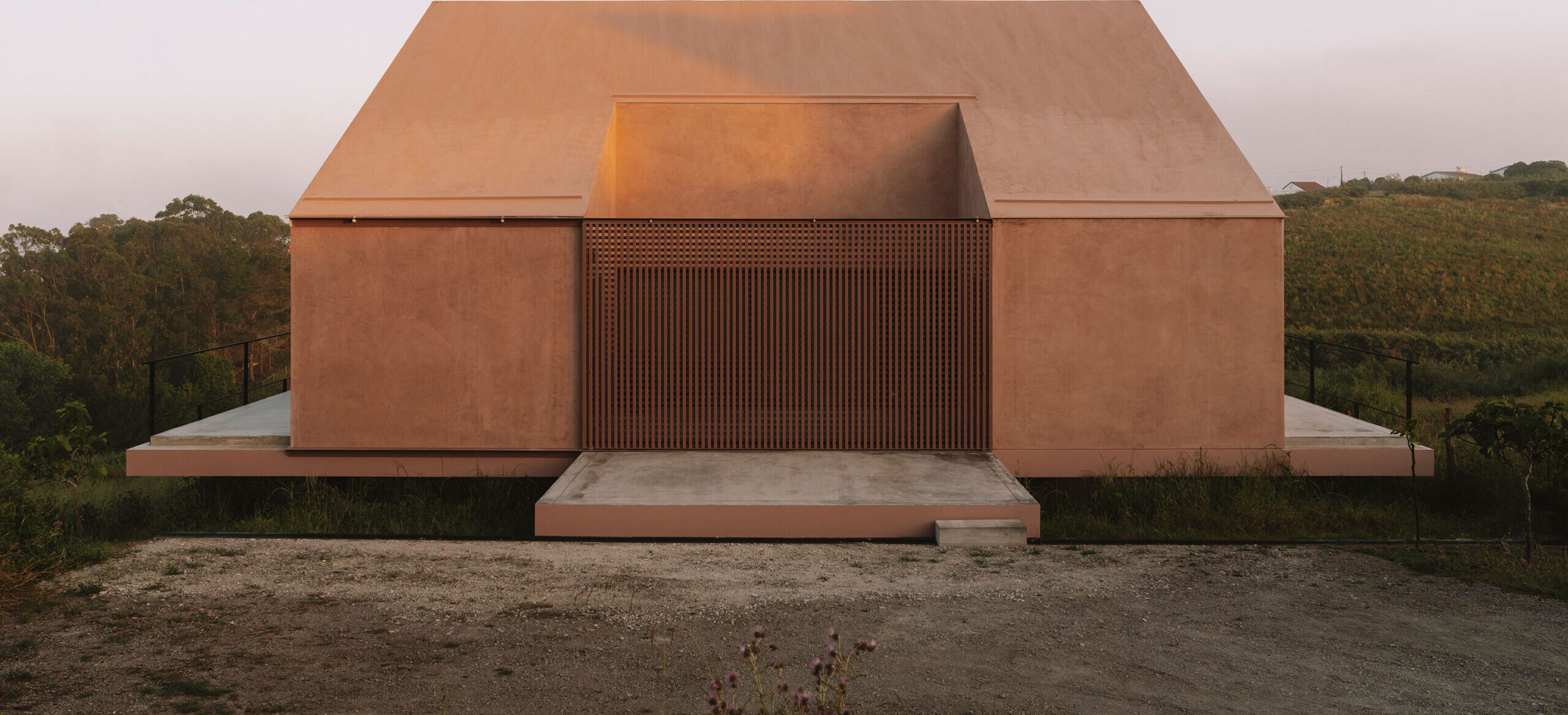 Casa Plaj, de Extrastudio: simplicidad radical junto al Atlántico en Lourinhã