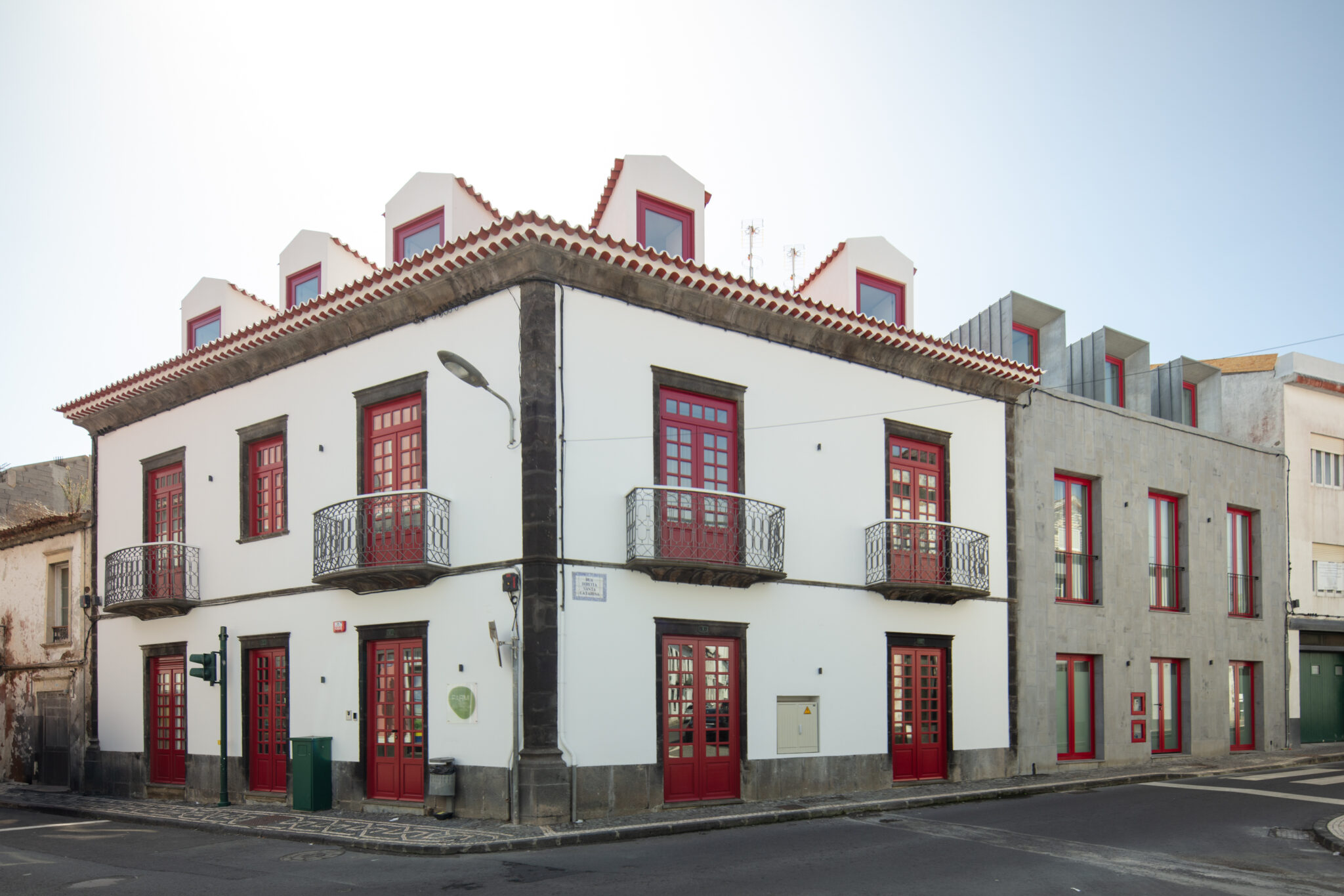 “The Farm”, por PF Arch Studio: Un refugio atemporal inspirado en la esencia de las Azores