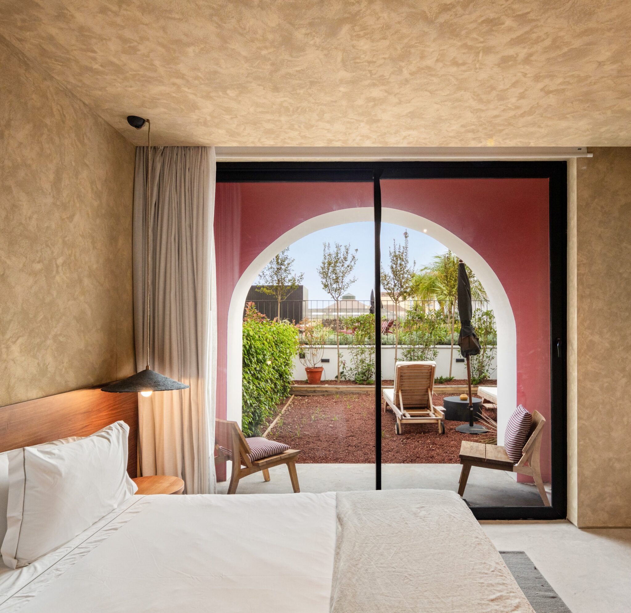 “The Farm”, por PF Arch Studio: Un refugio atemporal inspirado en la esencia de las Azores