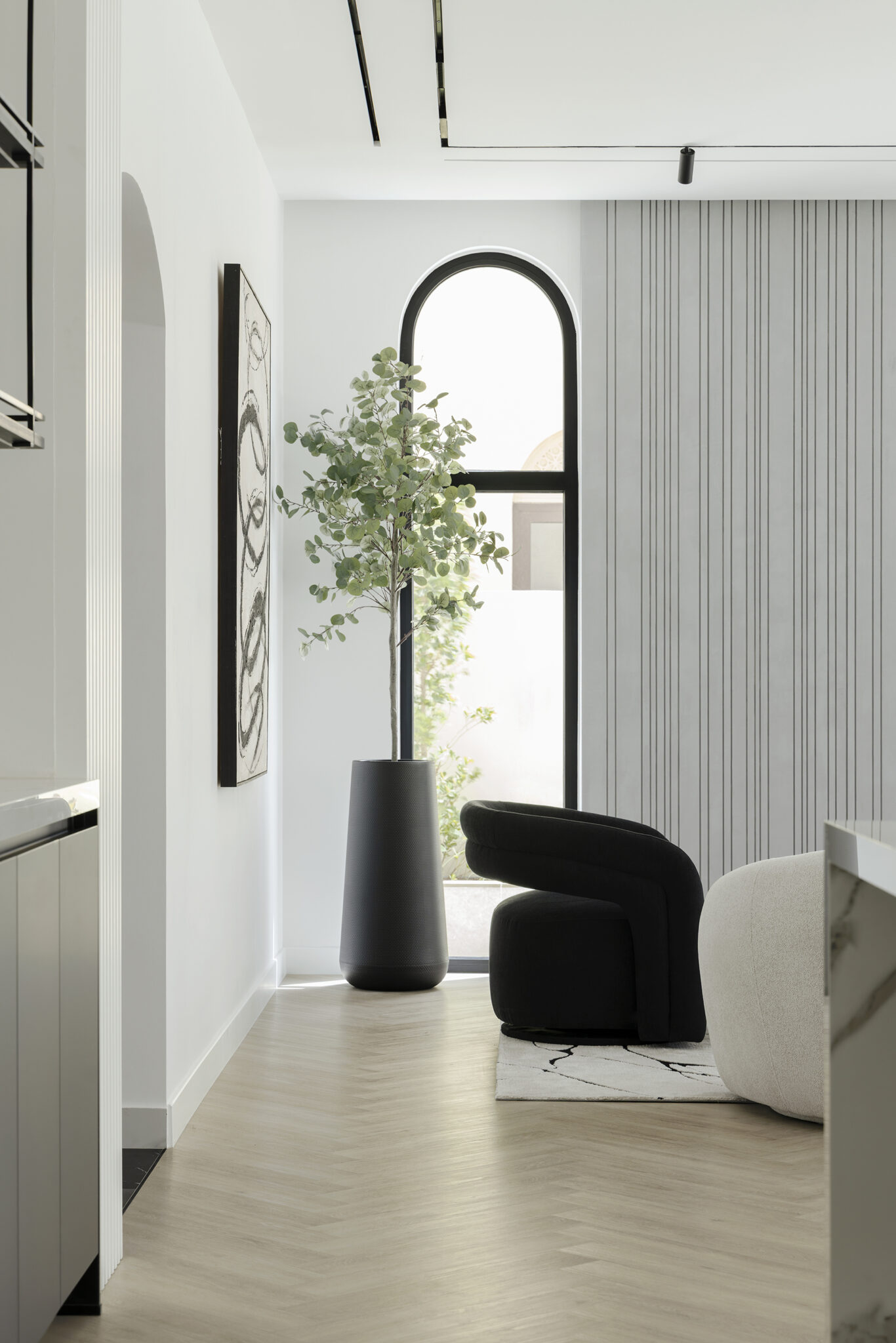 Soul Road redefine la elegancia monocromática en una residencia de lujo en Arabian Ranches, Dubái