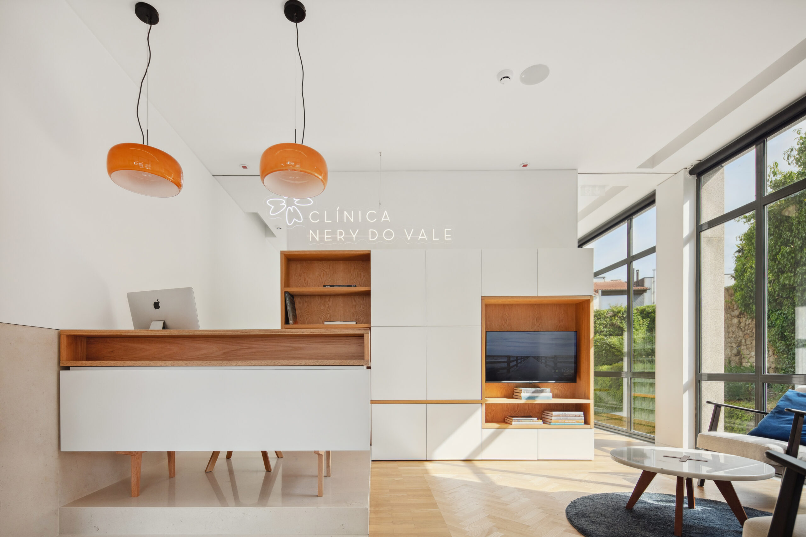 Tiago do Vale Arquitectos transforma la Clínica Nery do Vale en un espacio de calma y humanidad