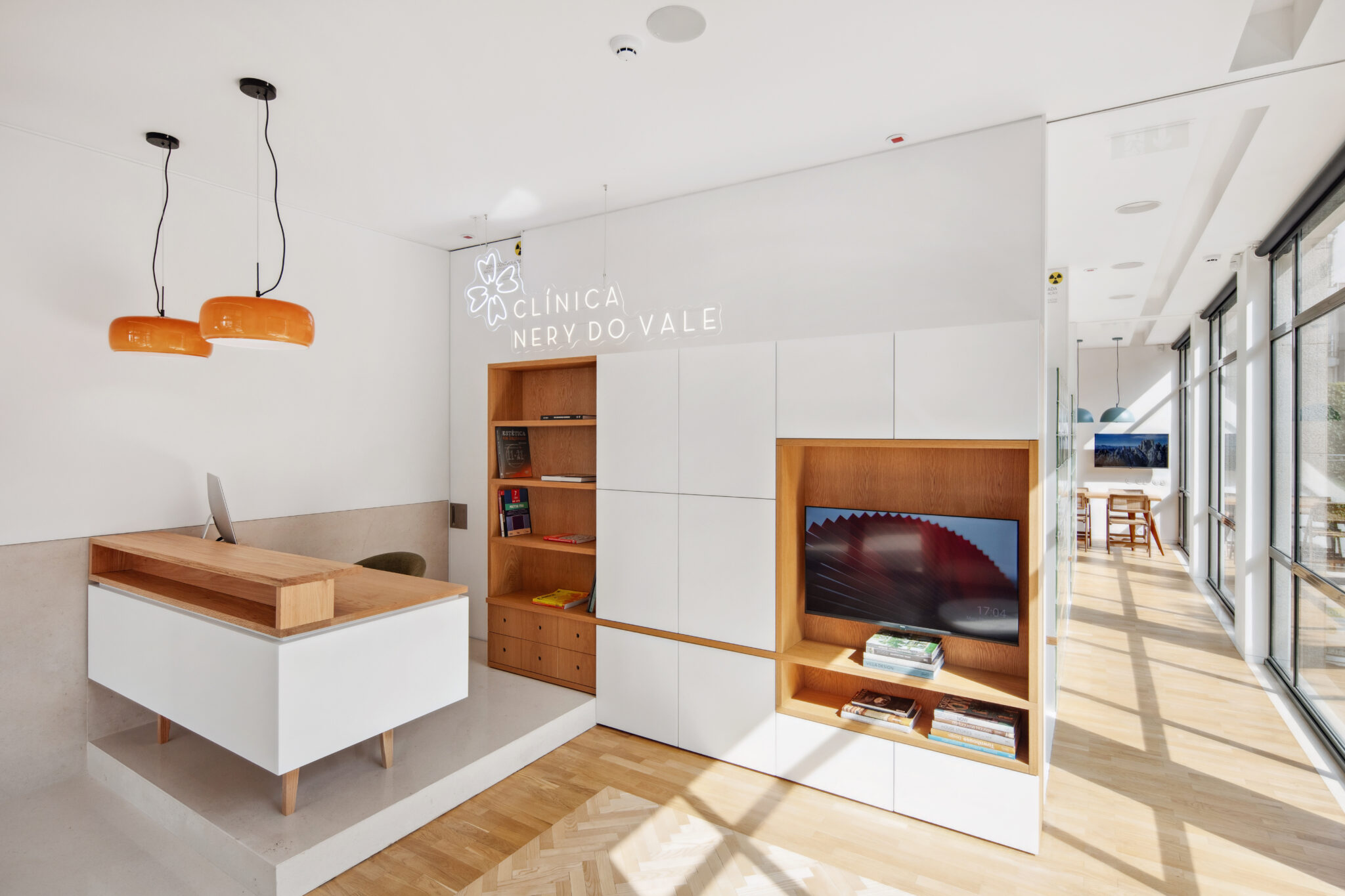 Tiago do Vale Arquitectos transforma la Clínica Nery do Vale en un espacio de calma y humanidad