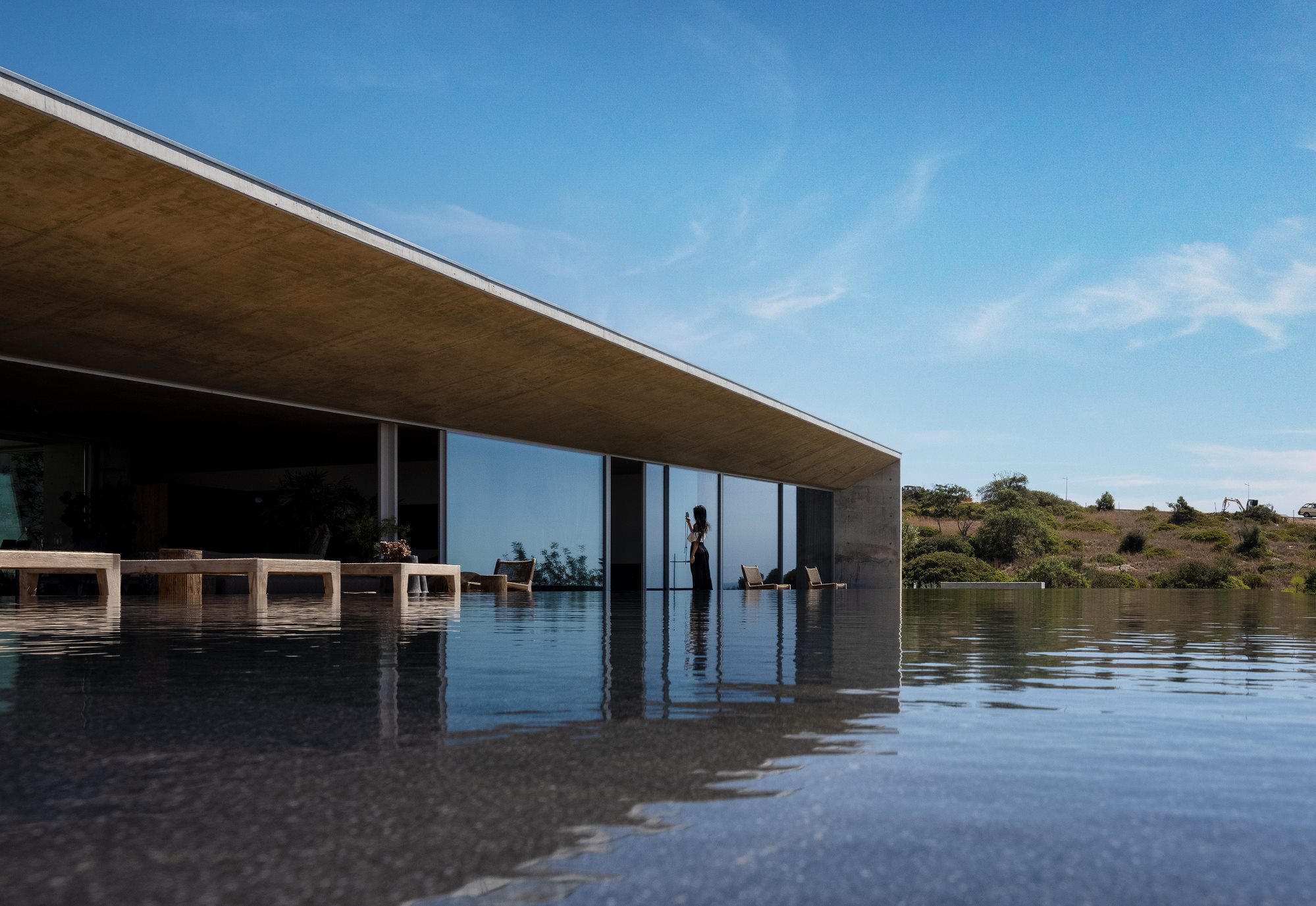 Casa Libre, por Mario Martins Atelier: Uma Casa Definida pela Leveza, Transparência e Conexão com a Paisagem