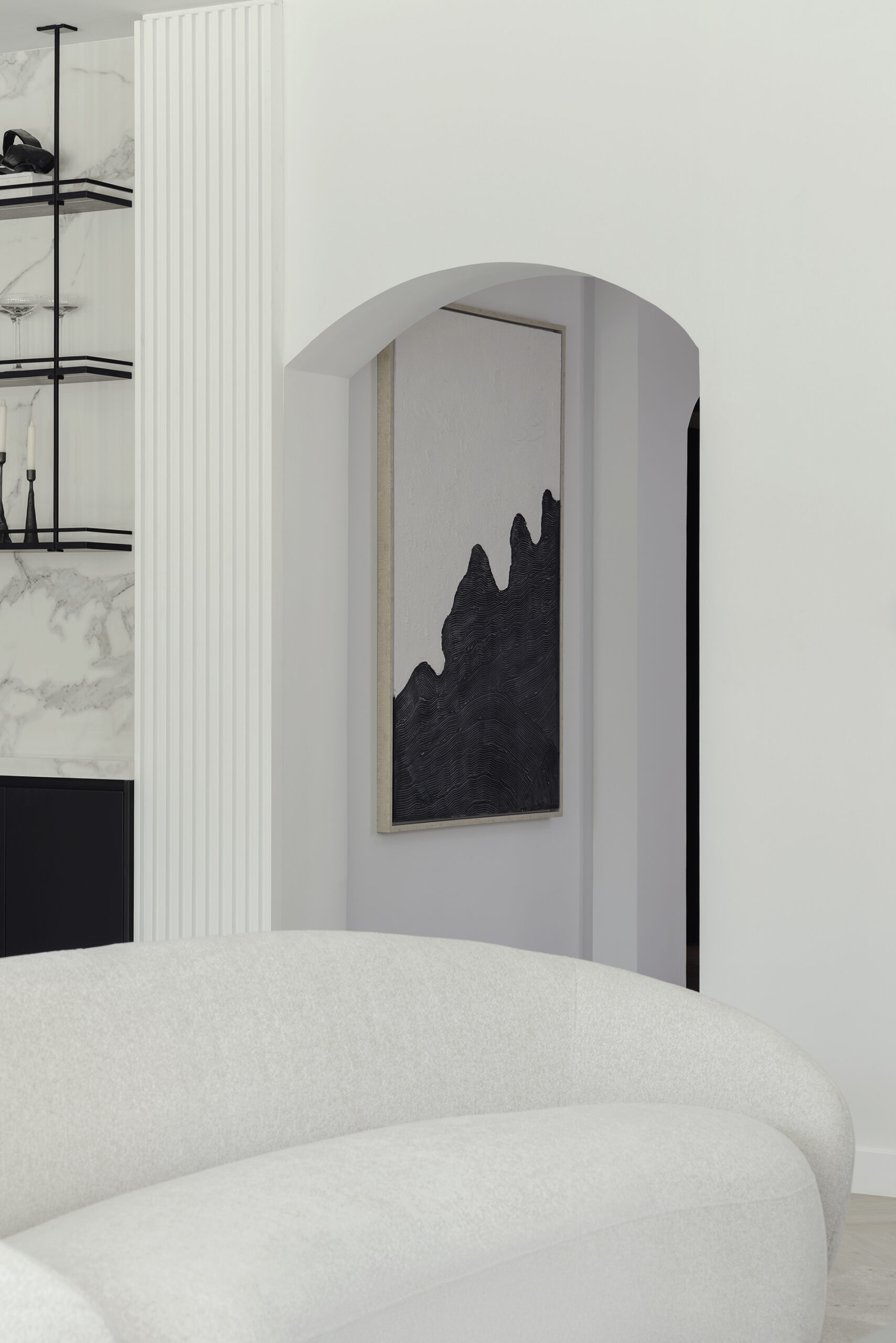 Soul Road redefine a elegância monocromática numa residência de luxo em Arabian Ranches, Dubai