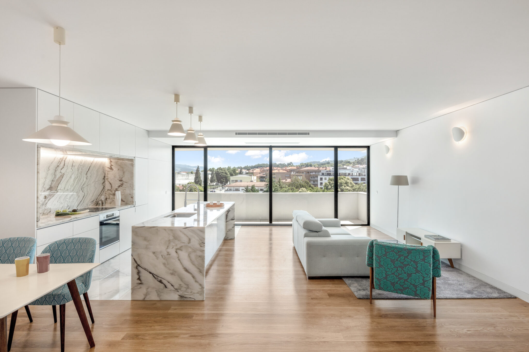 Aurora 10: Tiago do Vale Arquitectos redefine la vivienda colectiva en el contexto suburbano