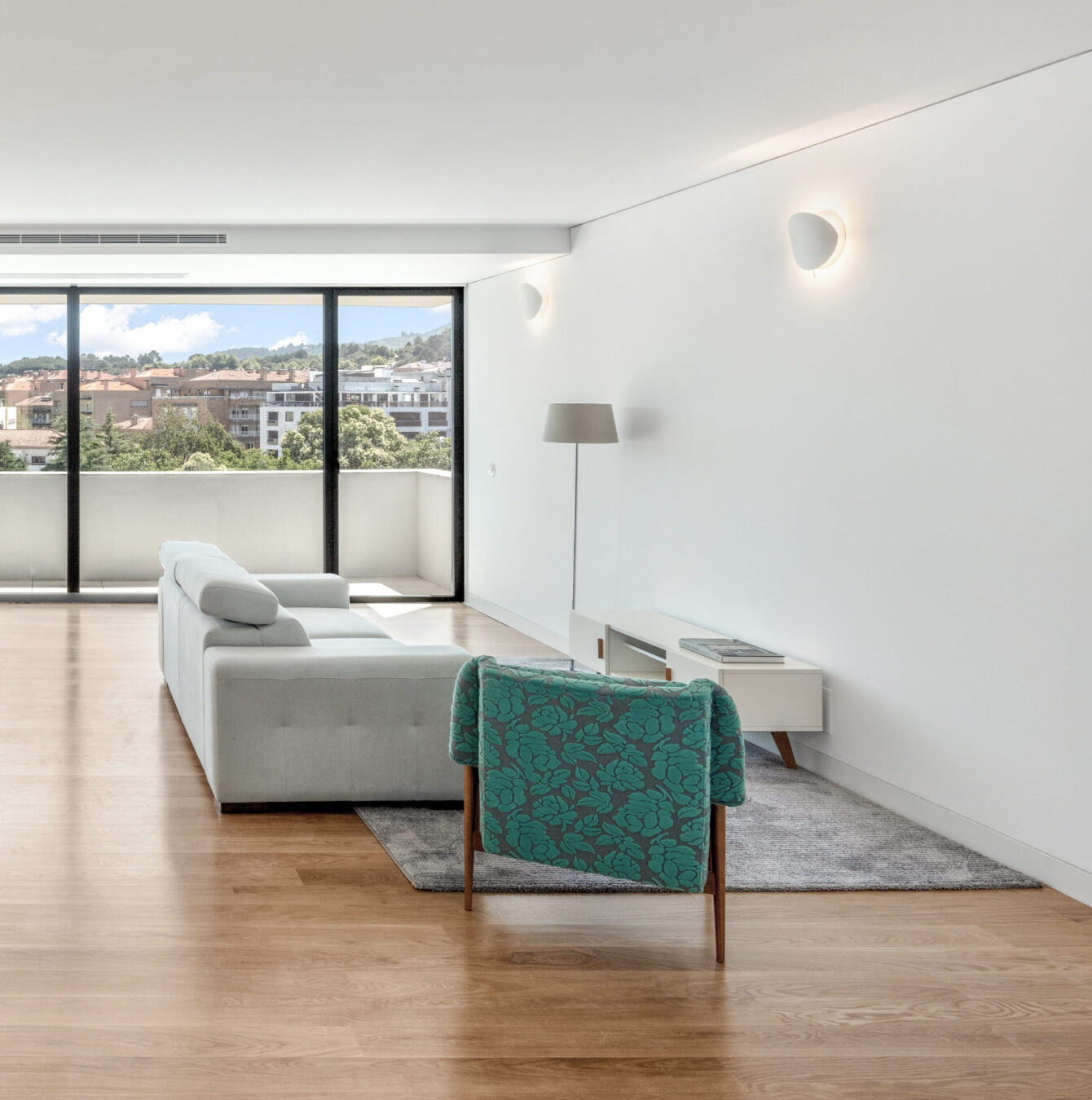 Aurora 10: Tiago do Vale Arquitectos redefine la vivienda colectiva en el contexto suburbano