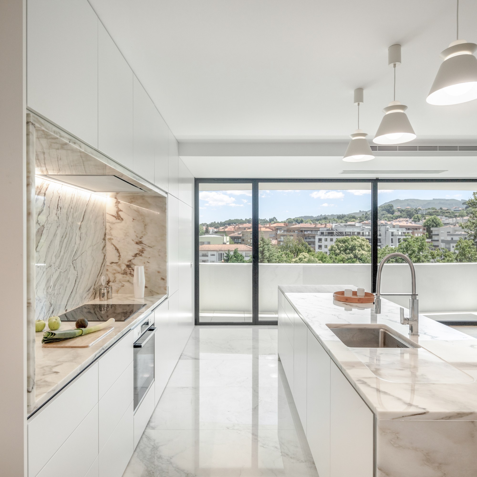 Aurora 10: Tiago do Vale Arquitectos redefine la vivienda colectiva en el contexto suburbano