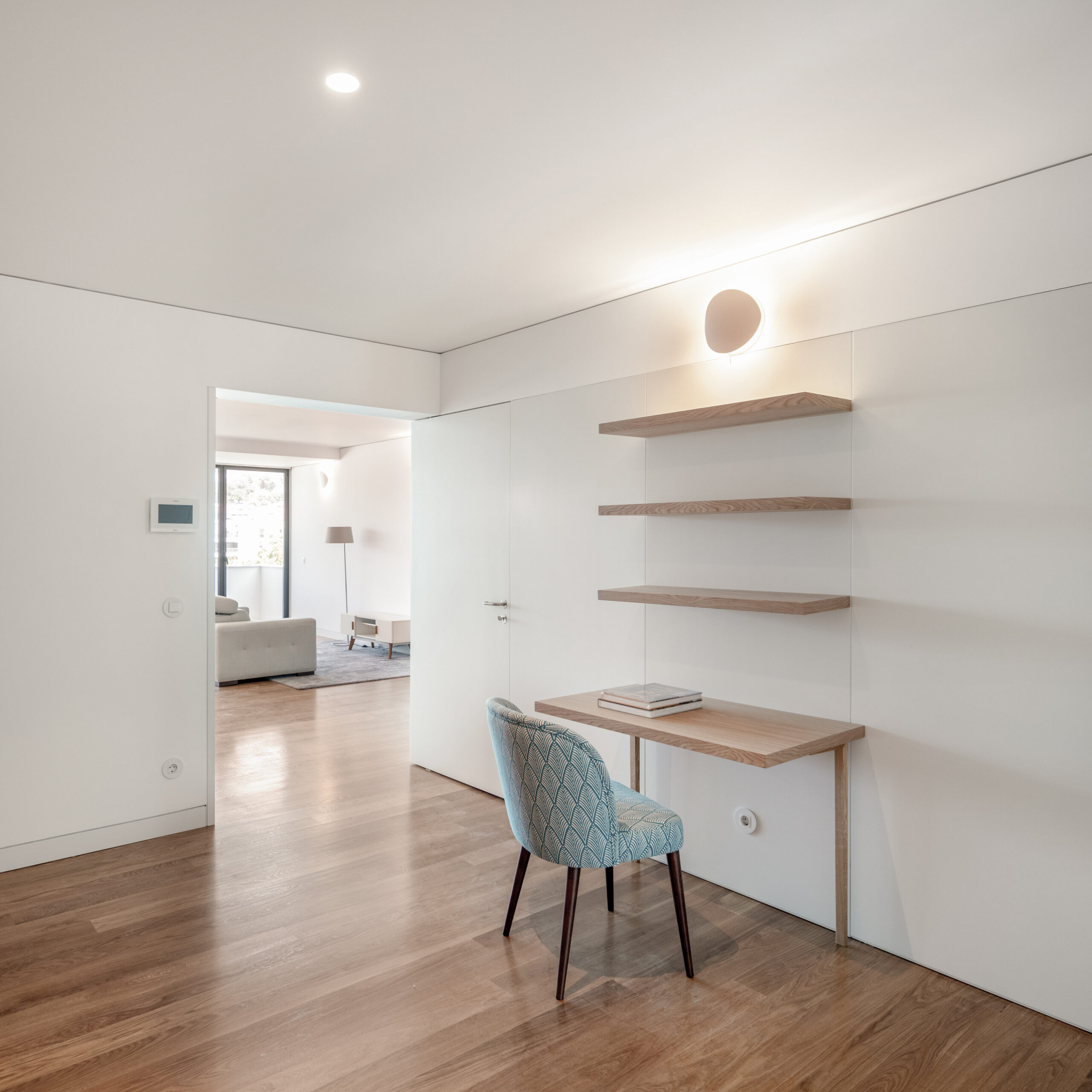 Aurora 10: Tiago do Vale Arquitectos redefine la vivienda colectiva en el contexto suburbano