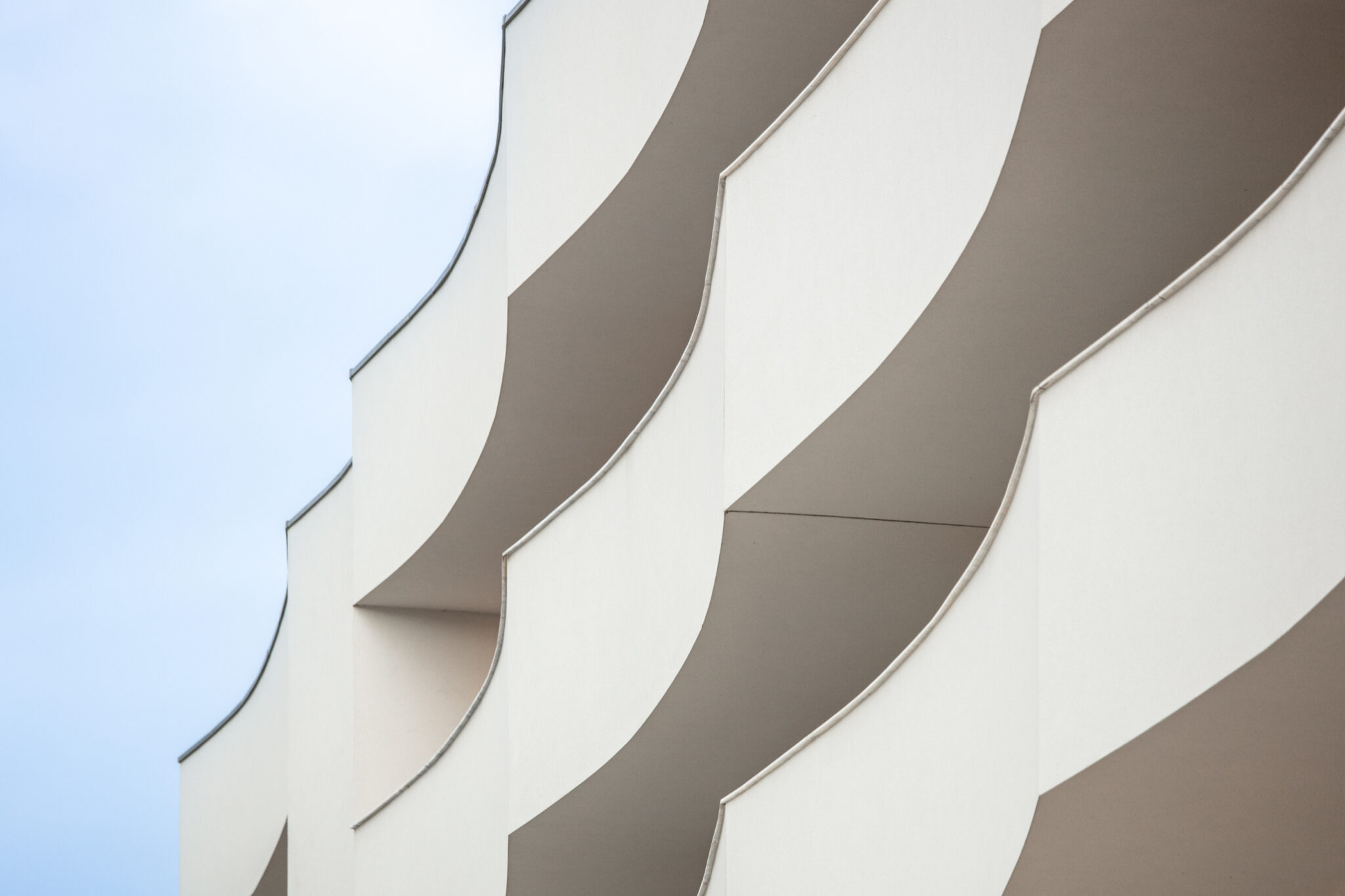 Aurora 10: Tiago do Vale Arquitectos redefine la vivienda colectiva en el contexto suburbano