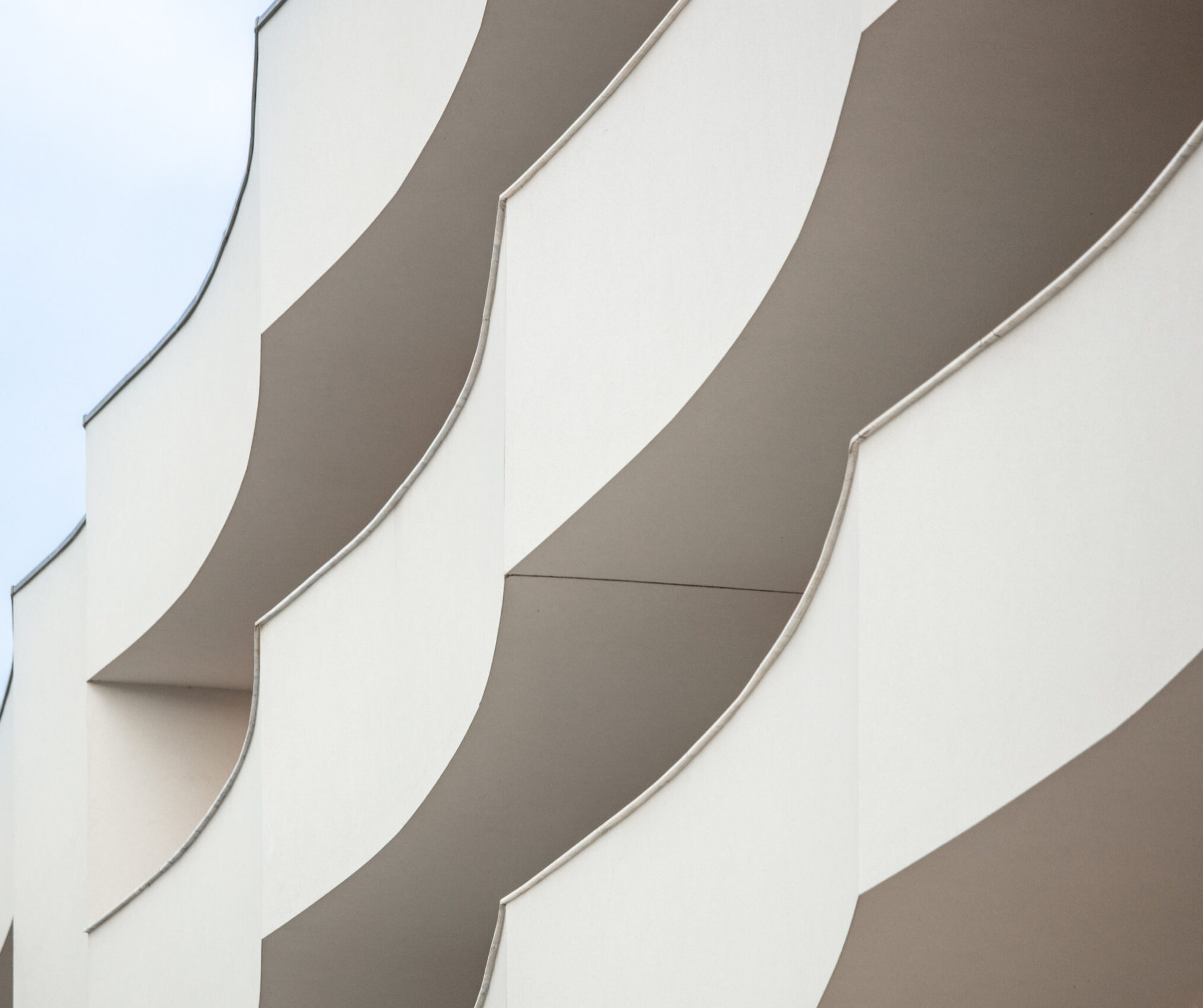 Aurora 10: Tiago do Vale Arquitectos redefine la vivienda colectiva en el contexto suburbano