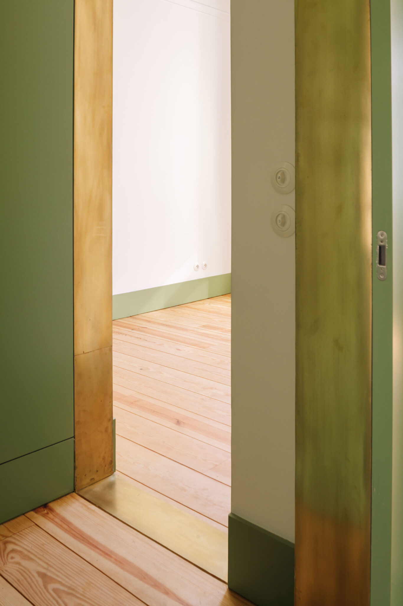 Manuel Tojal Architects renueva dos apartamentos históricos en Picoas, Lisboa