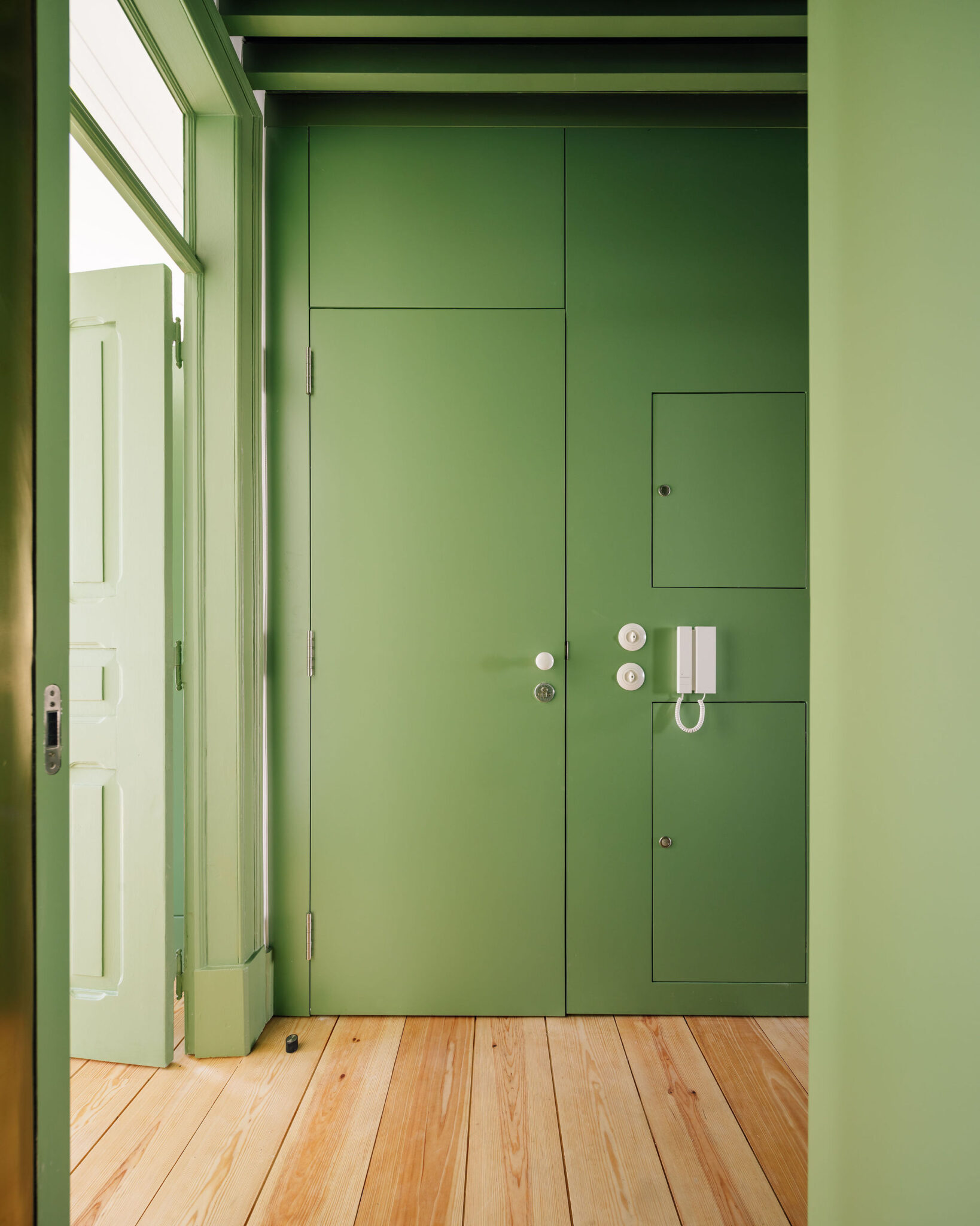 Manuel Tojal Architects renueva dos apartamentos históricos en Picoas, Lisboa