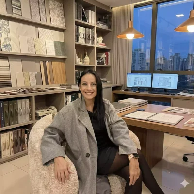 foto perfil lucie - escritorio